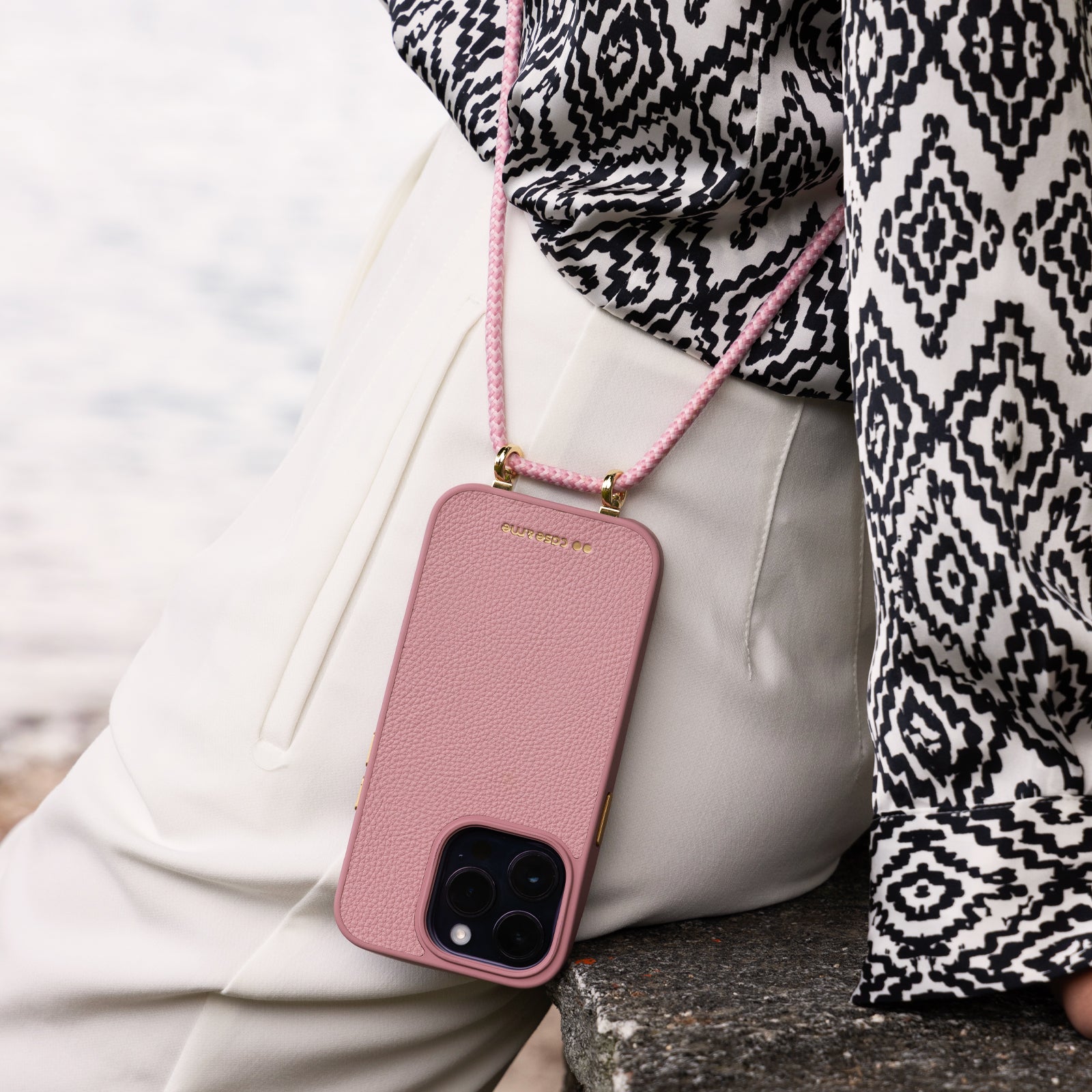 Custodia FitBAG Per IPhone 15 - Astuccio Su Misura Made In Germany In Tessuto, Pelle O Alcantara - Foto 2