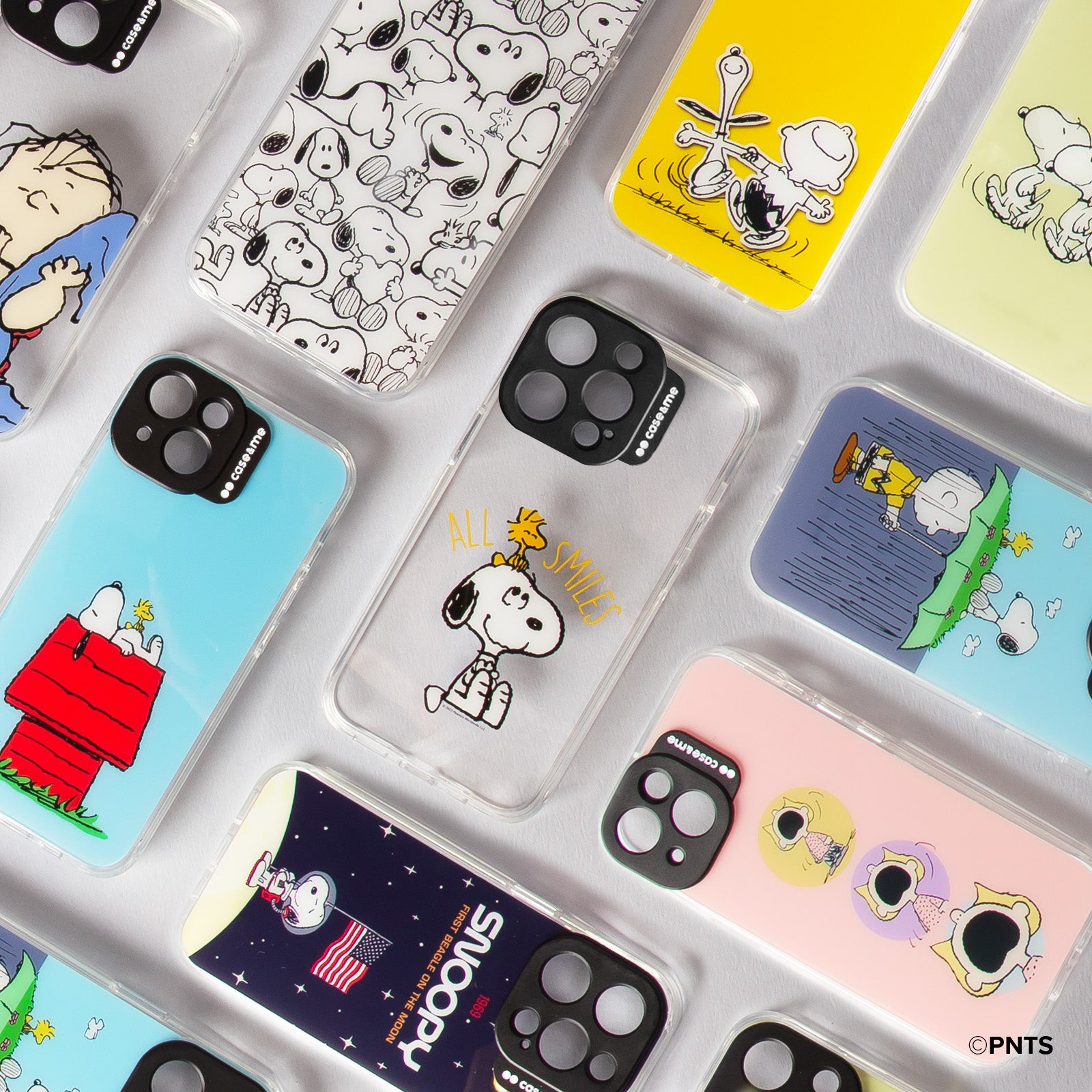 Funda para iPhone 15 Pro con el tema Snoopy con protección para lentes de la cámara