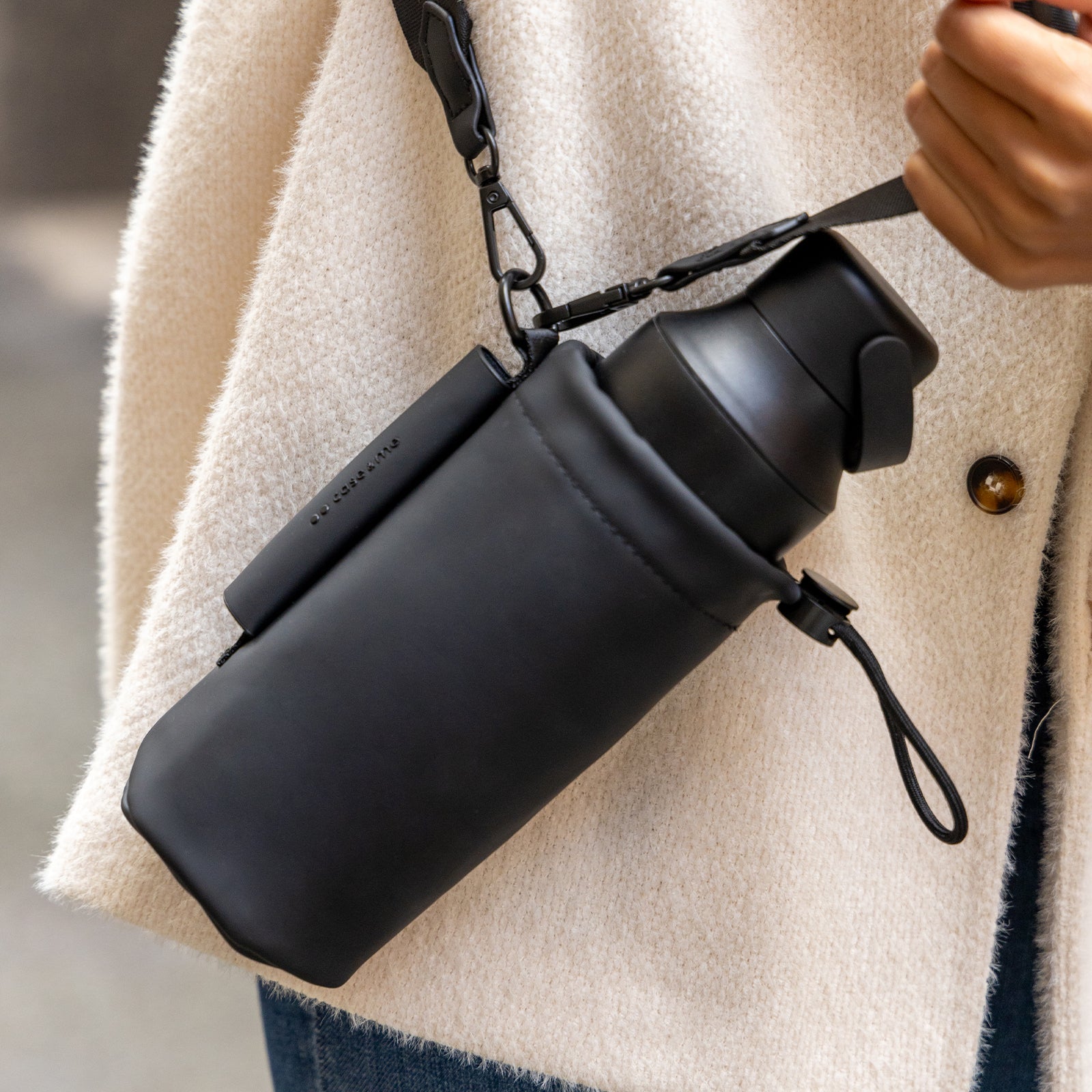 leruiyezs per Stanley Porta Borraccia Tracolla,Borsa Porta Bottiglia d'Acqua per Stanley Cup 40oz con Tracolla Regolabile,Nero,Custodia Protettiva per Tazza da Viaggio,Accessori per Ciclismo, amping leruiyezs per Stanley Porta Borraccia Tracolla,Borsa Porta Bottiglia d'Acqua per Stanley Cup 40oz con Tracolla Regolabile,Nero,Custodia Protettiva per Tazza da Viaggio,Accessori per Ciclismo, amping