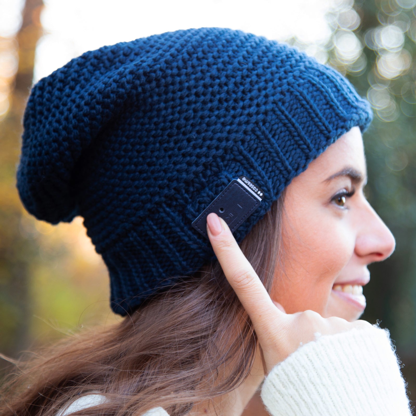 Winter hat with integrated wireless headphones