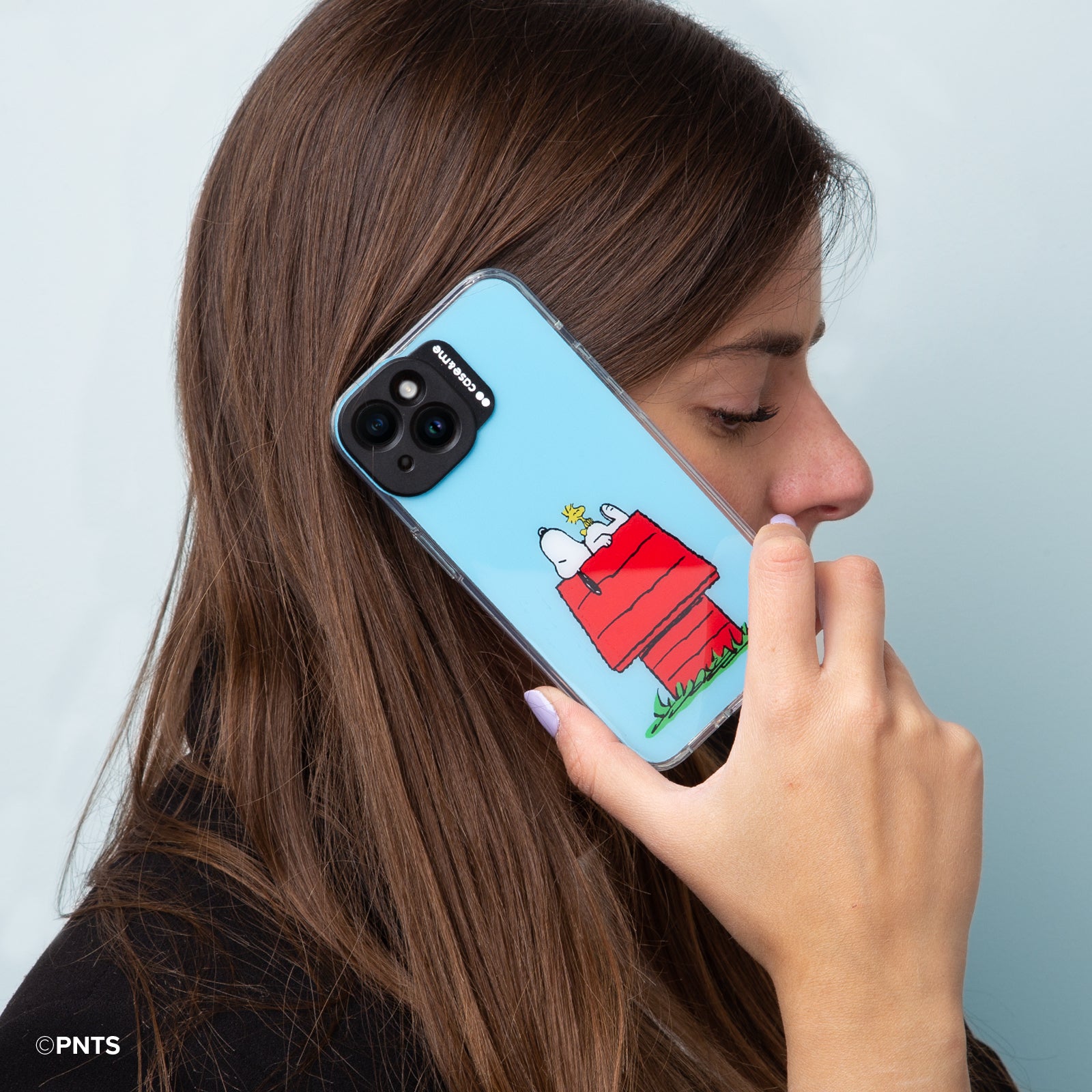 Funda para iPhone con el tema Snoopy con protección para lentes de la cámara