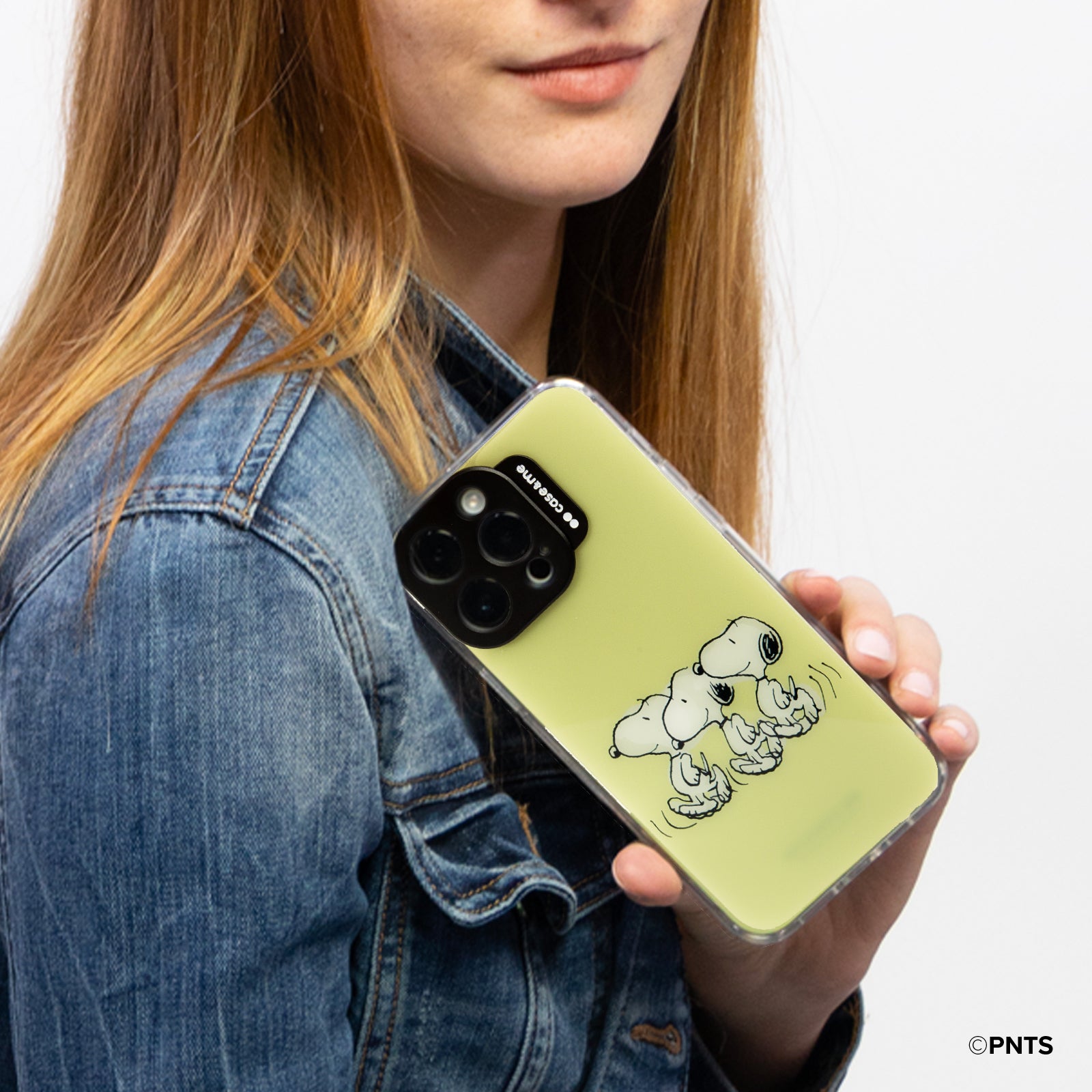 Funda para iPhone 14 Pro Max con el tema Snoopy con protección para lentes de la cámara